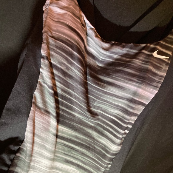 Nike Workout Top NWT - Picture 1 of 7